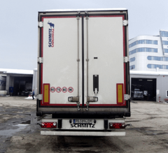Refrigerated trailers (reefers)2